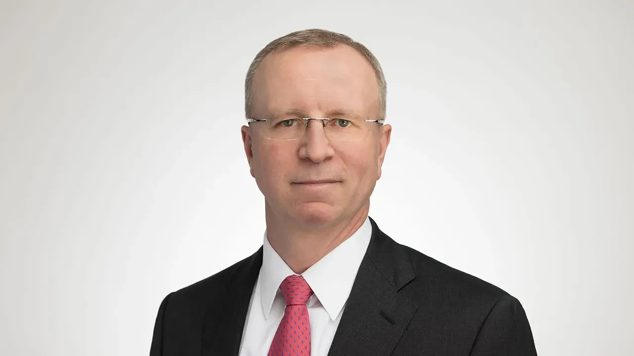 Headshot of François Trahan, Founder and President of The Macro Institute (Cropped version)